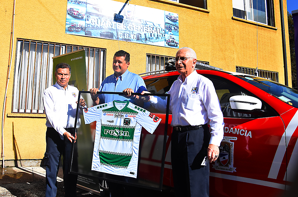 Deportes Temuco firmó convenio con cuerpo de bomberos para que disfruten del fútbol 
