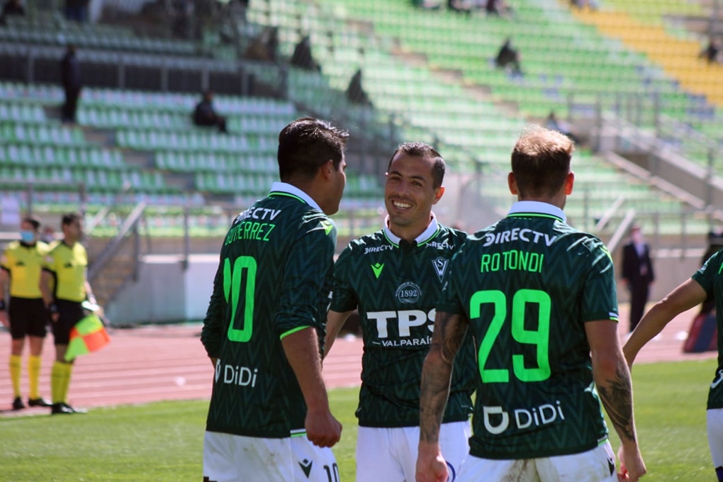 Santiago Wanderers derrotó a Huachipato en un emocionante encuentro en Valparaíso