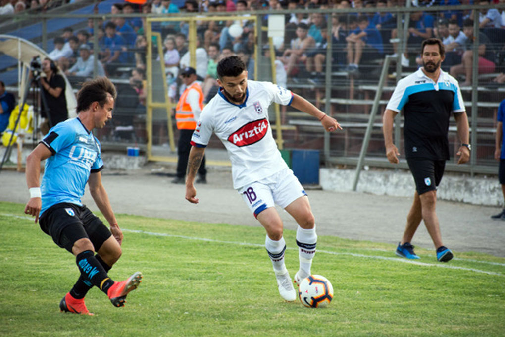 Deportes Melipilla disputó ante Deportes Iquique una emotiva noche albiazul 