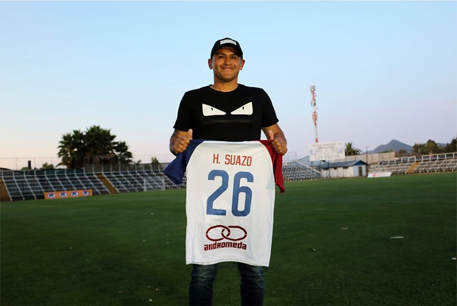 Humberto Suazo sigue su carrera en Santa Cruz: Todavía me queda fútbol