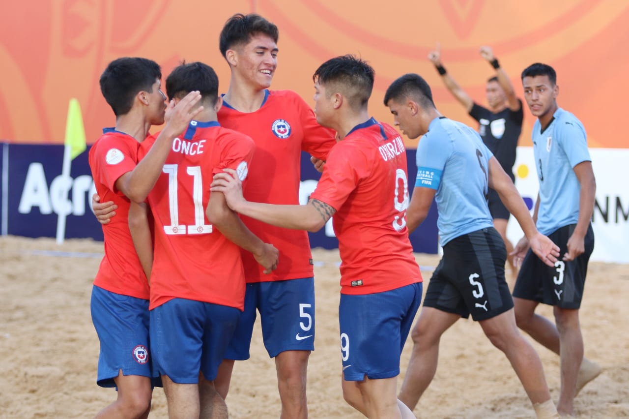 La Roja encabeza el Sudamericano de fútbol playa tras golear a Uruguay