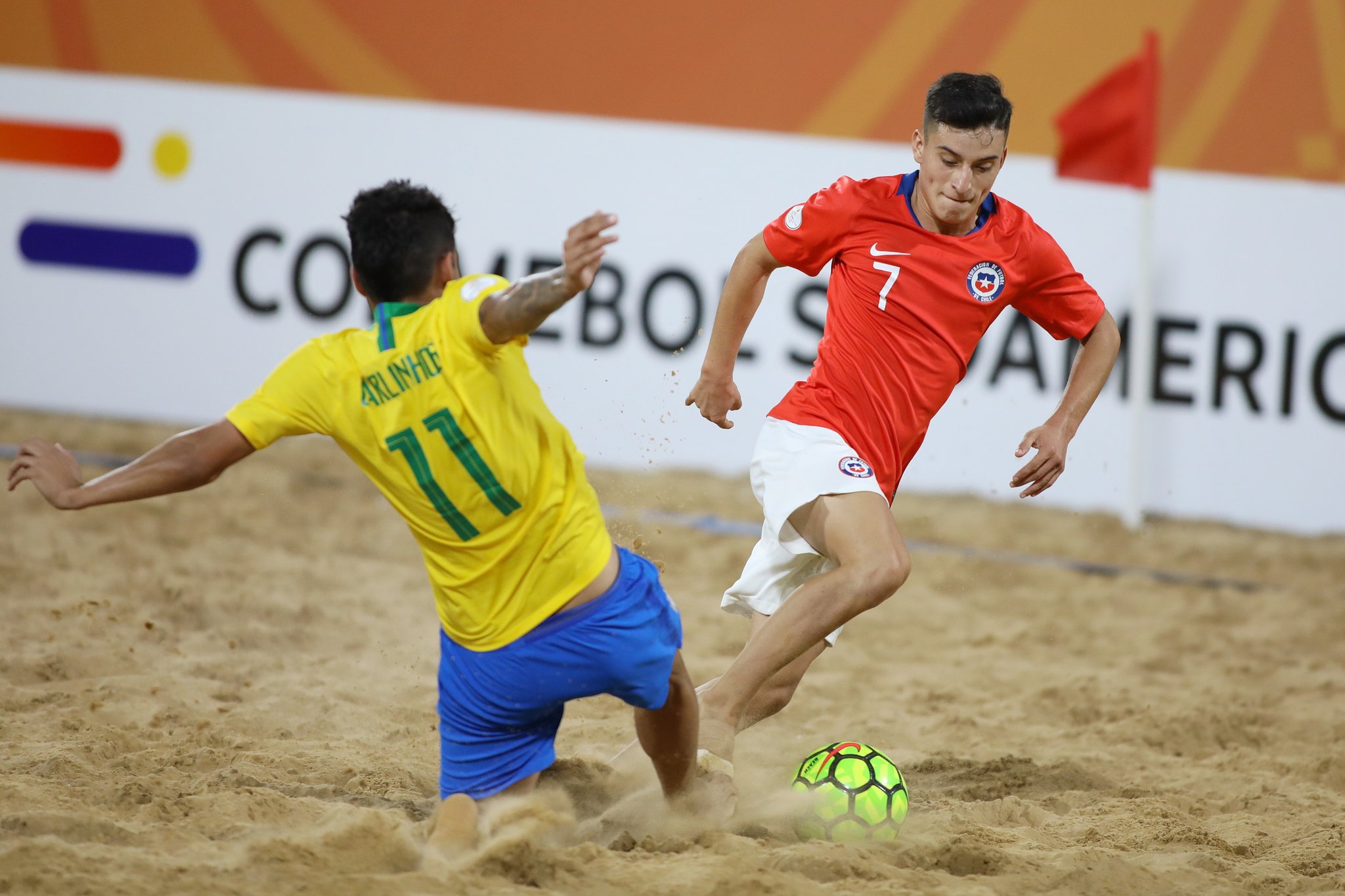 La Roja encabeza el Sudamericano de fútbol playa tras golear a Uruguay