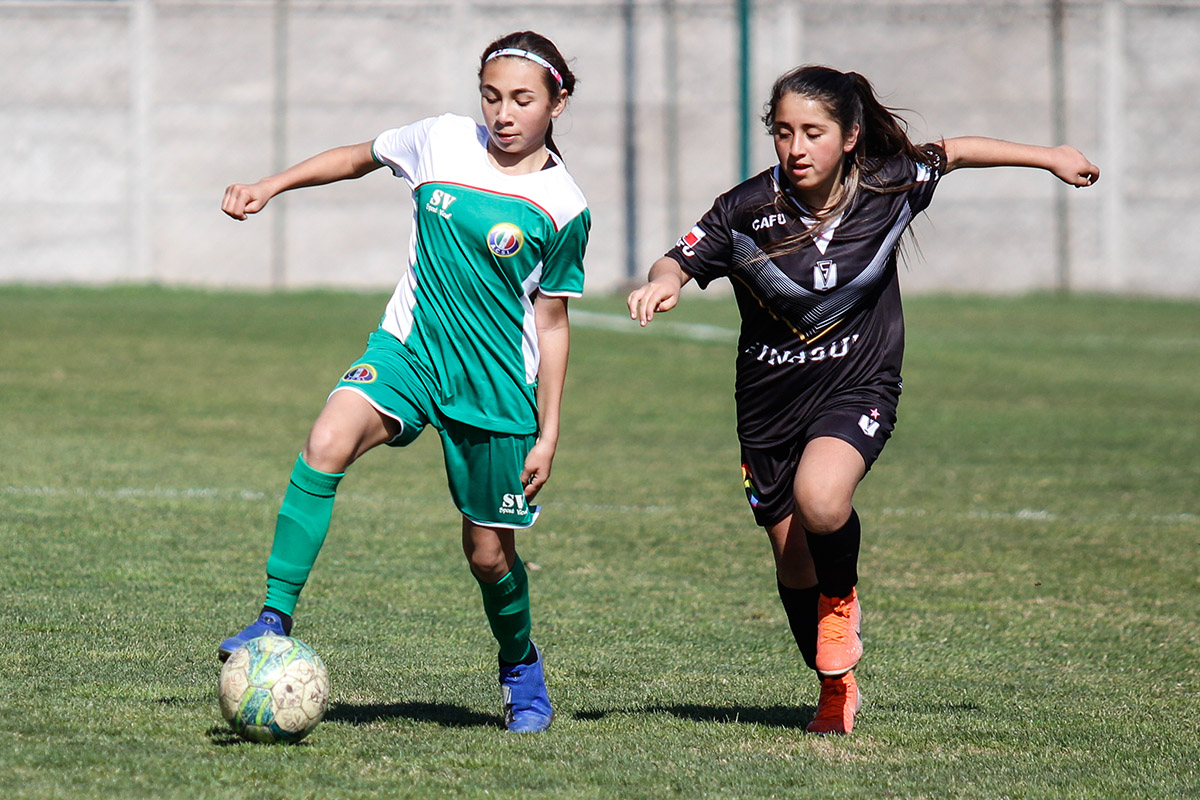 Entretenidos encuentros se vivieron en la primera fecha del Campeonato Nacional Femenino Sub 15
